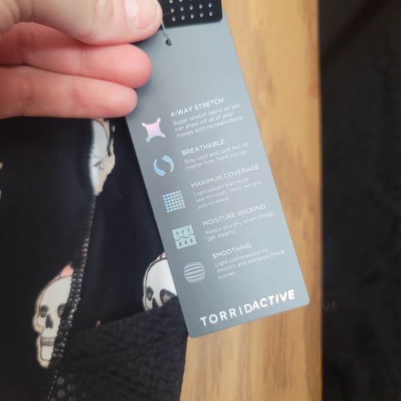 Torrid Active Plus Size Flaming Skull Leggings: NWT: Black: SZ 2 (18-20) - Picture 3 of 5